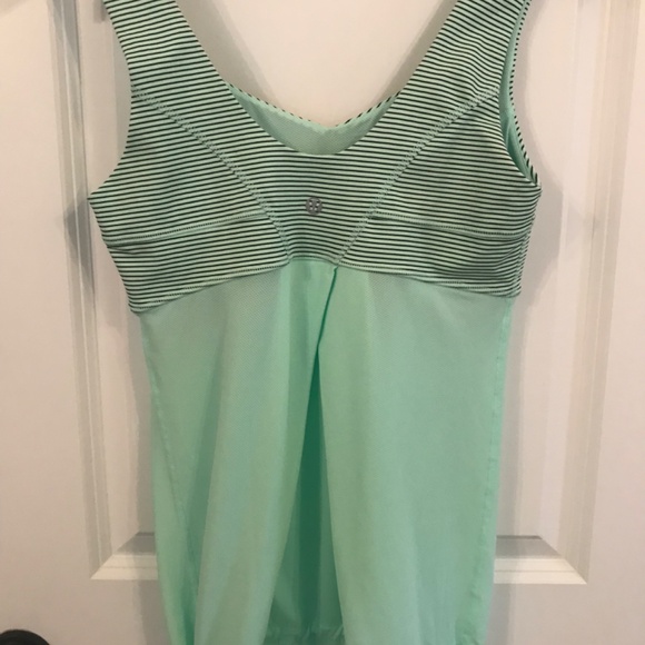 LuluLemon adjustable drawstring yoga top. - Picture 2 of 6